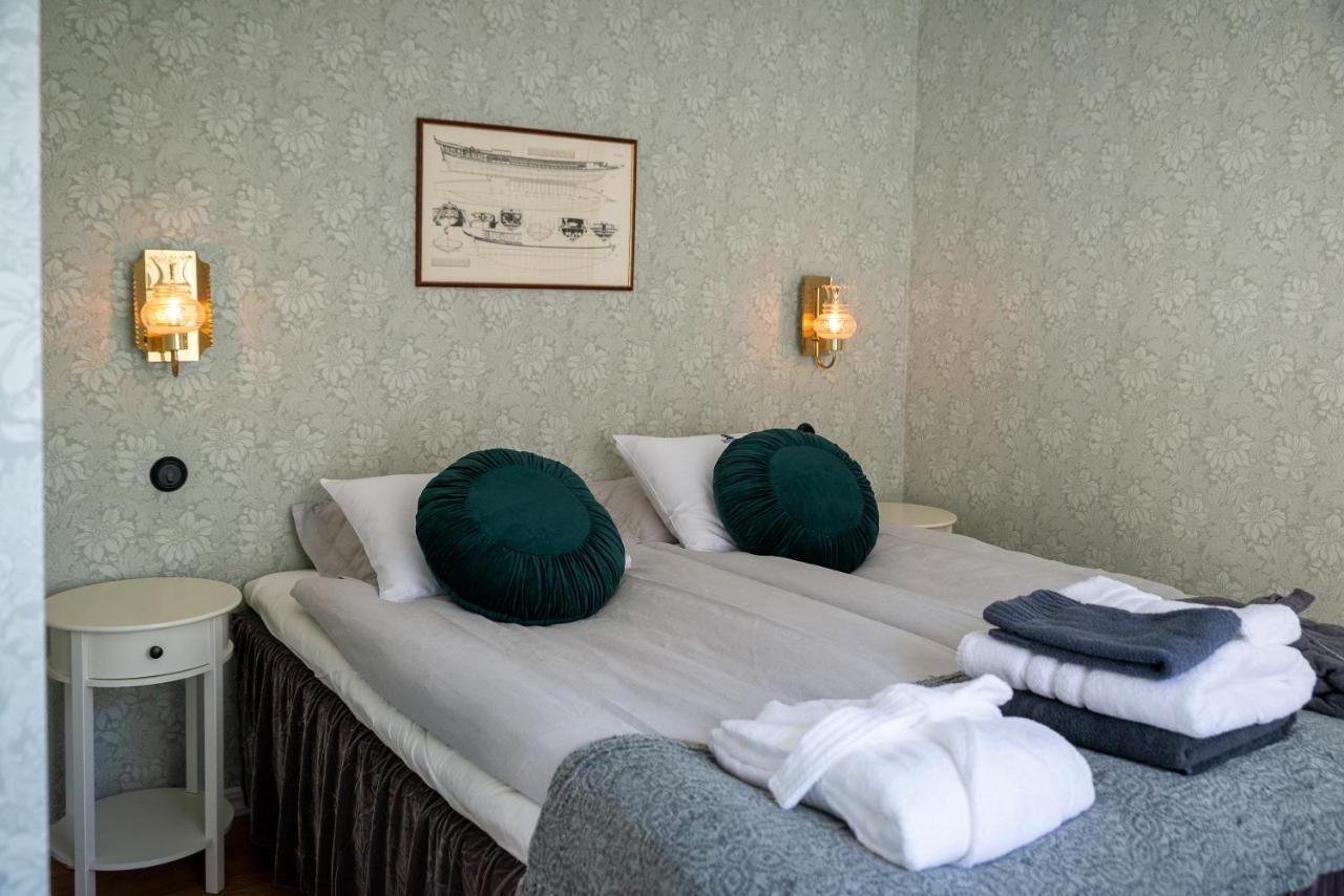 Fregatten Bed & Breakfast Karlskrona Exterior foto